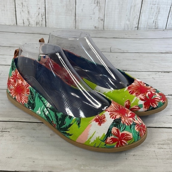 Mudd Floral Fabric Flats - Picture 1 of 12